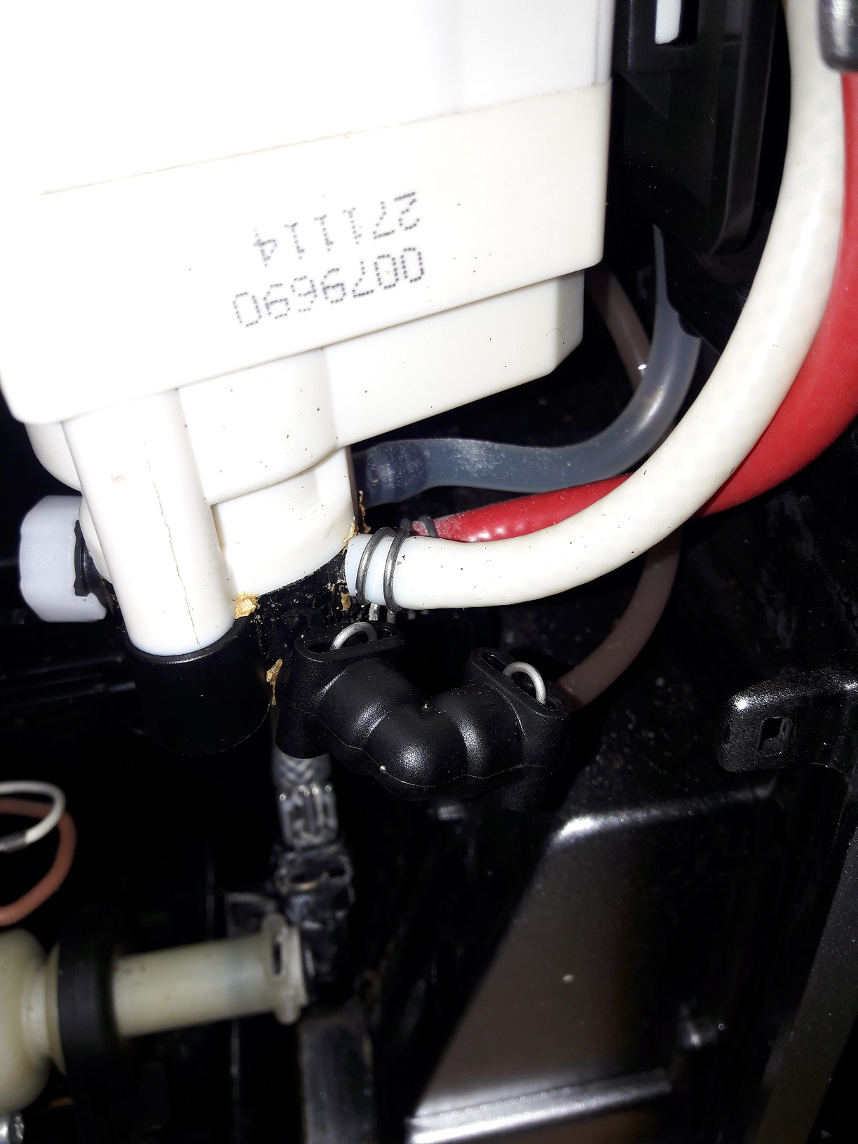 Melitta Caffeo CI E 970 - 101 - Keramikventil defekt und erfolgreich  repariert - Melitta • Reparatur • Wartung • Pflege - Kaffeevollautomaten  Forum rund um die Reparatur & Pflege