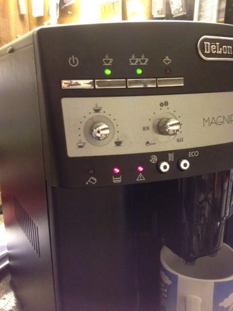 DeLonghi ESAM 3000.B Magnifica - bei Kaffeebezug kommt kein Wasser -  DeLonghi • Reparatur • Wartung • Pflege - Kaffeevollautomaten Forum rund um  die Reparatur & Pflege